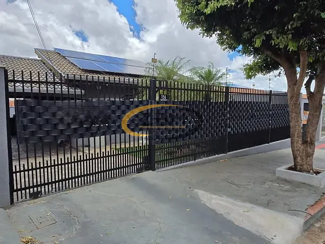 Casa com 300m² 3 quartos e 3 banheiros, à venda, no bairro Santa Mônica em Londrina