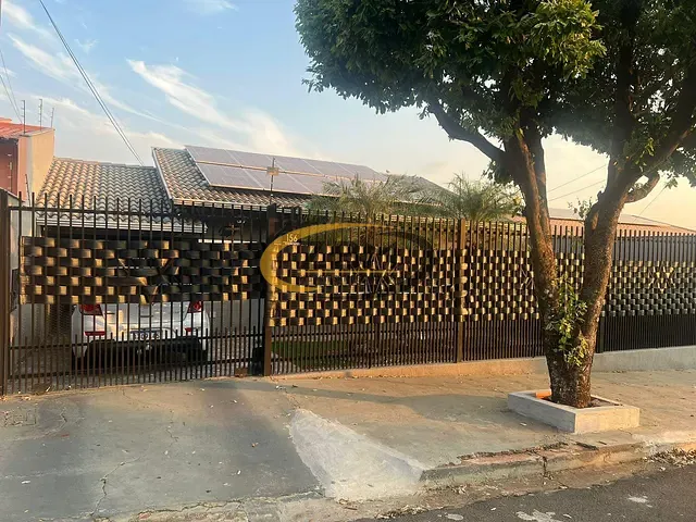 Casa com 300m² 3 quartos e 3 banheiros, à venda, no bairro Santa Mônica em Londrina