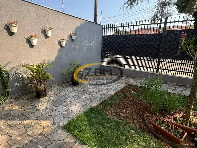 Casa com 300m² 3 quartos e 3 banheiros, à venda, no bairro Santa Mônica em Londrina