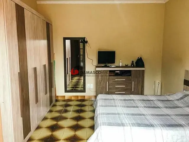 Casa com 224m² 4 quartos e 1 banheiro, à venda, no bairro Cerâmica em São Caetano do Sul