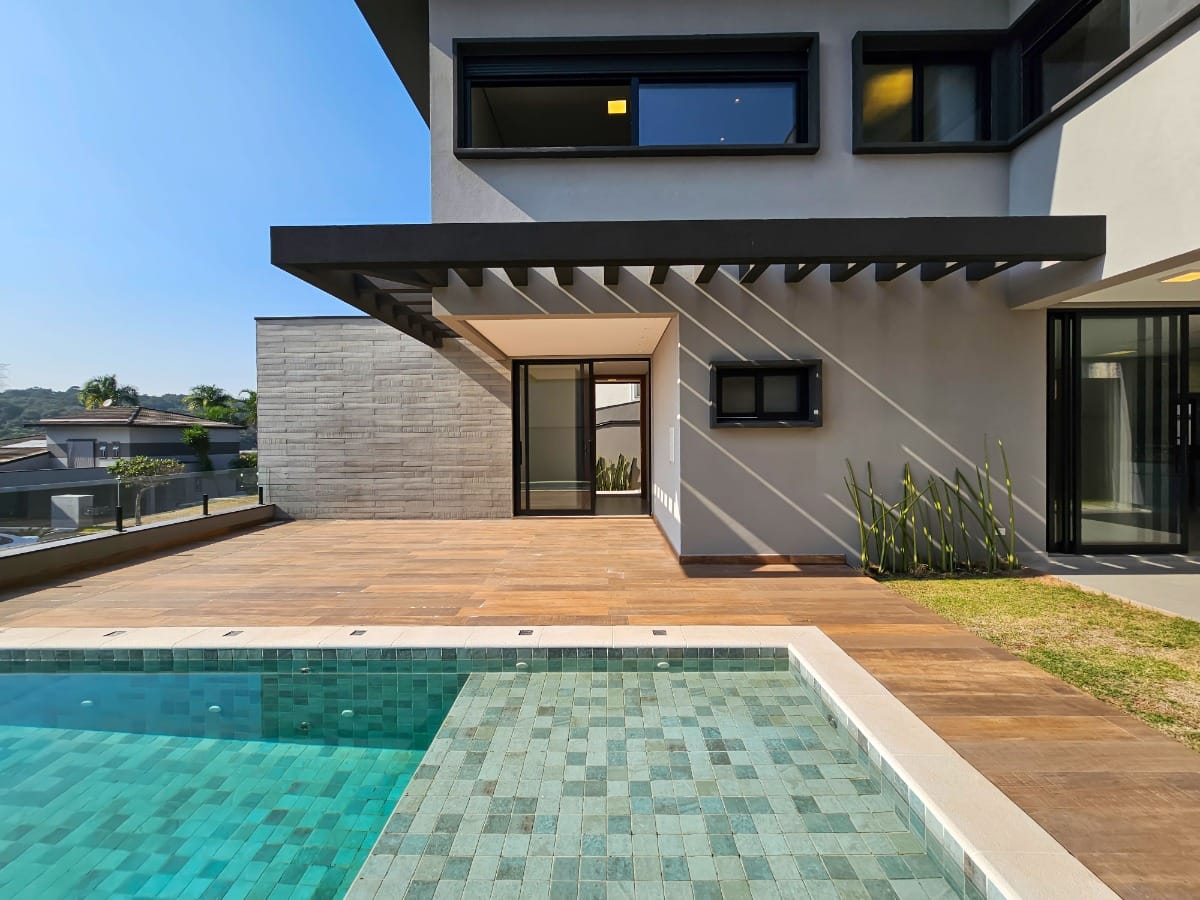 Casa em condomínio para venda com 4 quartos, sendo 4 suítes, 364m²