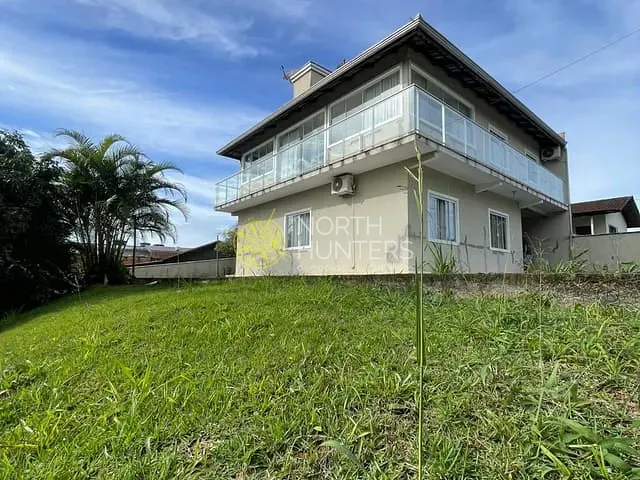 Casa com 235m² 5 quartos e 1 banheiro, à venda ou para alugar, no bairro Boehmerwald em Joinville
