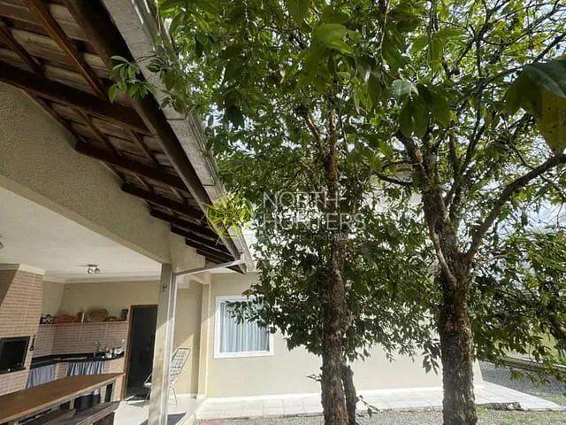 Casa com 235m² 5 quartos e 1 banheiro, à venda ou para alugar, no bairro Boehmerwald em Joinville