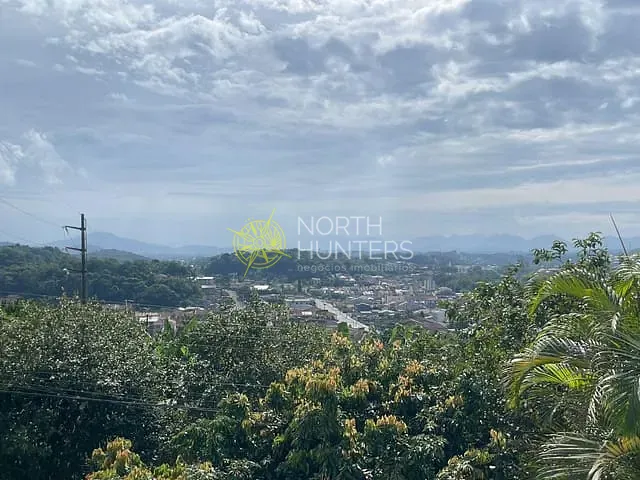 Casa com 235m² 5 quartos e 1 banheiro, à venda ou para alugar, no bairro Boehmerwald em Joinville