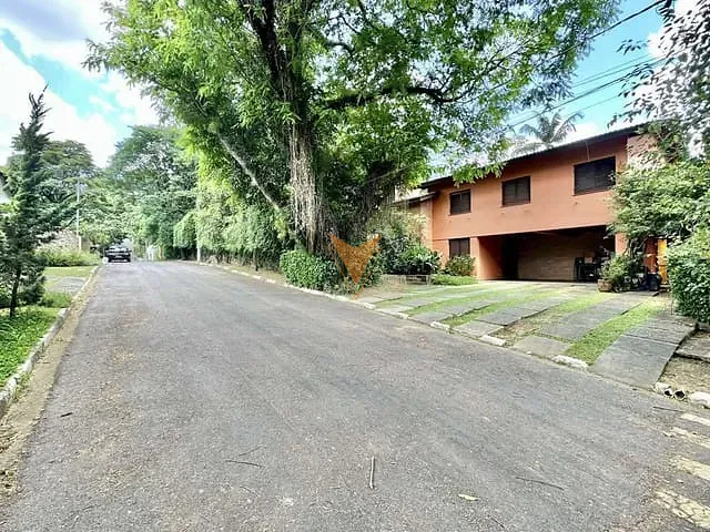 Casa com 1400m² 4 quartos e 5 banheiros, à venda, no bairro Recanto Impla em Carapicuíba