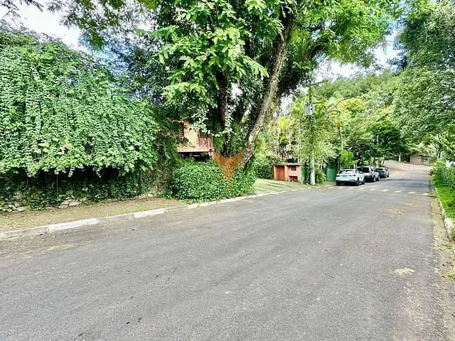 Casa com 1400m² 4 quartos e 5 banheiros, à venda, no bairro Recanto Impla em Carapicuíba