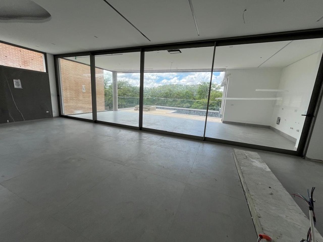 Casa com 900m² 4 quartos e 6 banheiros, à venda, no bairro Alphaville em Santana de Parnaíba