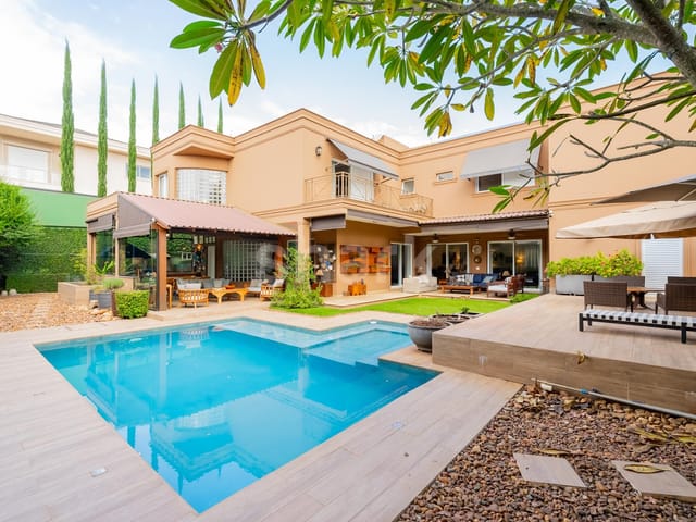 Casa com 904m² 4 quartos e 8 banheiros, à venda ou para alugar, no bairro Alphaville em Santana de Parnaíba