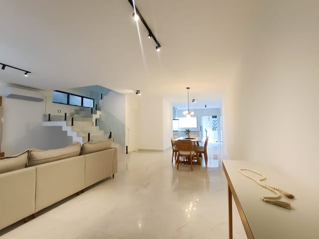 Casa 4 quartos e 6 banheiros, à venda, no bairro Recreio dos Bandeirantes em Rio de Janeiro