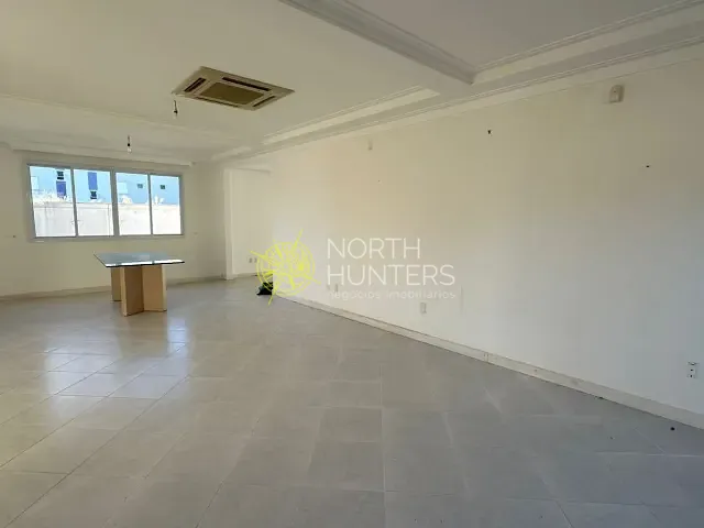 Casa com 450m² 4 quartos e 4 banheiros, à venda ou para alugar, no bairro Jurerê em Florianópolis