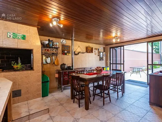 Casa 5 quartos e 6 banheiros, para alugar, no bairro São Lourenço em Curitiba