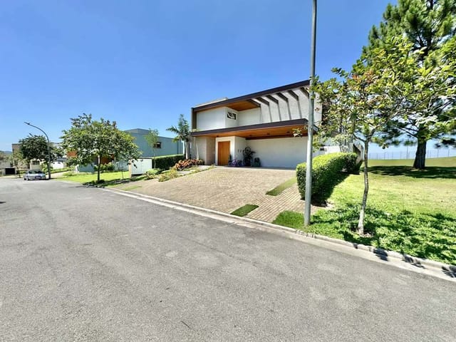 Foto do Casa - Casa Moderna e Sofisticada no Alphaville Granja Vianna – 4 Suítes e Área Gourmet com Piscina | Eleve Imóveis