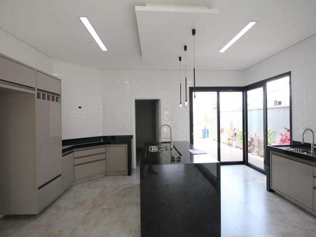 Casa com 370m² 3 quartos e 4 banheiros, à venda, no bairro Jardim Santo André em São João da Boa Vista