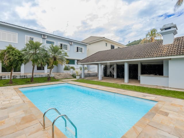 Casa com 720m² 4 quartos e 6 banheiros, à venda ou para alugar, no bairro Alphaville em Santana de Parnaíba