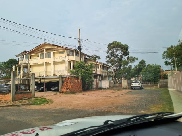 Casa com 525m², à venda, no bairro Uvaranas em Ponta Grossa