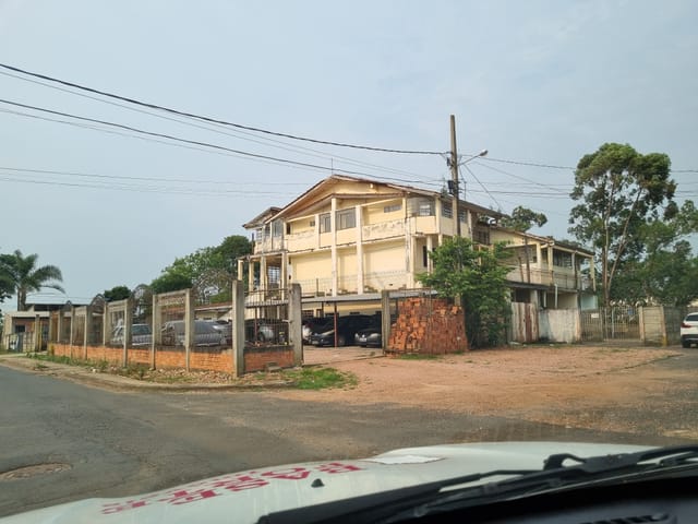 Casa com 525m², à venda, no bairro Uvaranas em Ponta Grossa