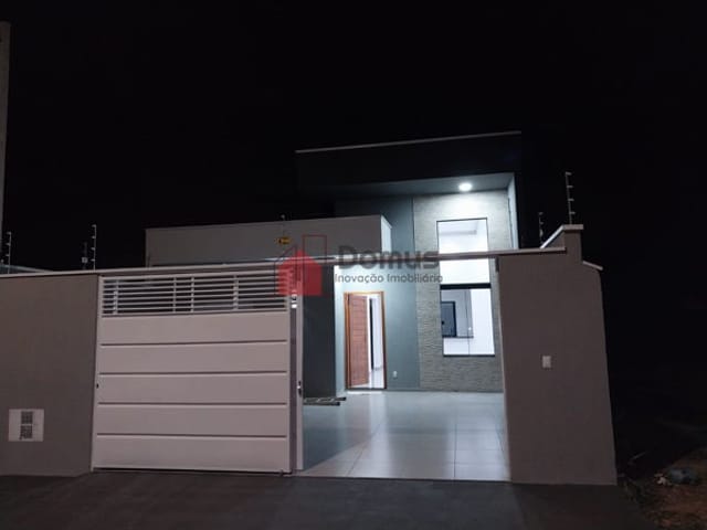 Casa com 176m², à venda, no bairro Loteamento Residencial e Comercial Flamboyant em Pindamonhangaba