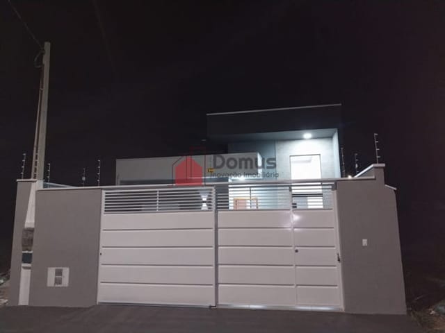 Casa com 176m², à venda, no bairro Loteamento Residencial e Comercial Flamboyant em Pindamonhangaba