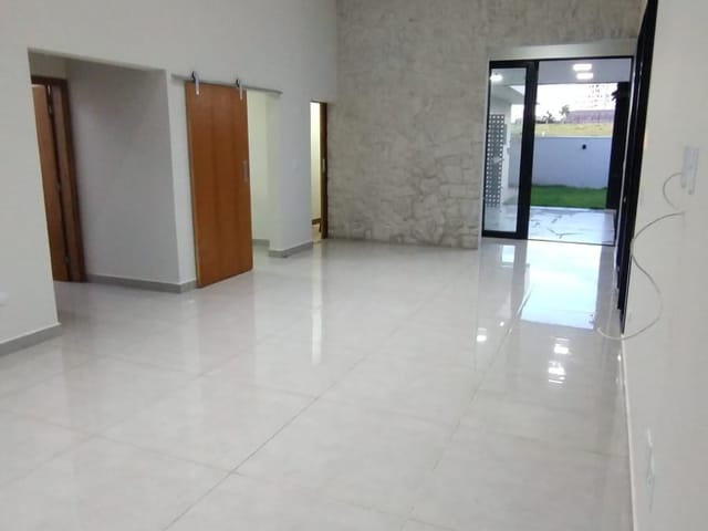 Casa com 318m² 3 quartos e 3 banheiros, à venda, no bairro Parque Tauá em Londrina