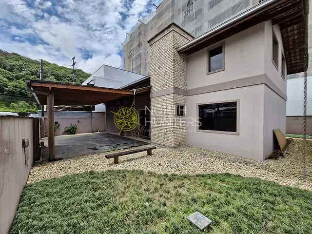 Casa com 160m² 4 quartos e 2 banheiros, à venda, no bairro Costa e Silva em Joinville