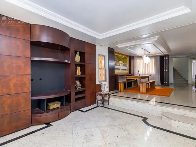 Casa 4 quartos e 8 banheiros, à venda, no bairro Bigorrilho em Curitiba