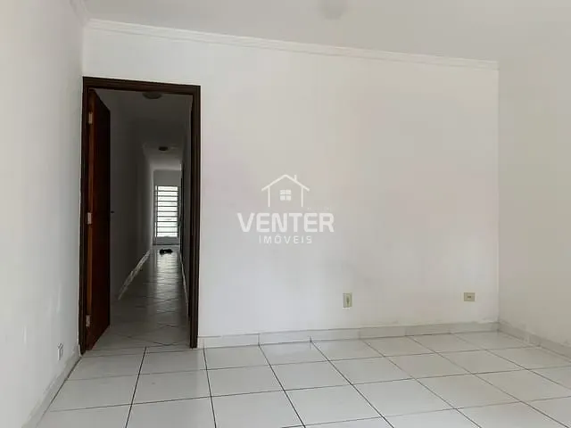 Casa com 125m² 2 quartos e 2 banheiros, à venda ou para alugar, no bairro Vila das Jabuticabeiras em Taubaté
