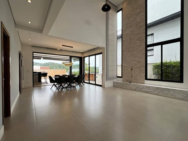 Casa com 420m² 4 quartos e 5 banheiros, à venda ou para alugar, no bairro Tamboré em Santana de Parnaíba
