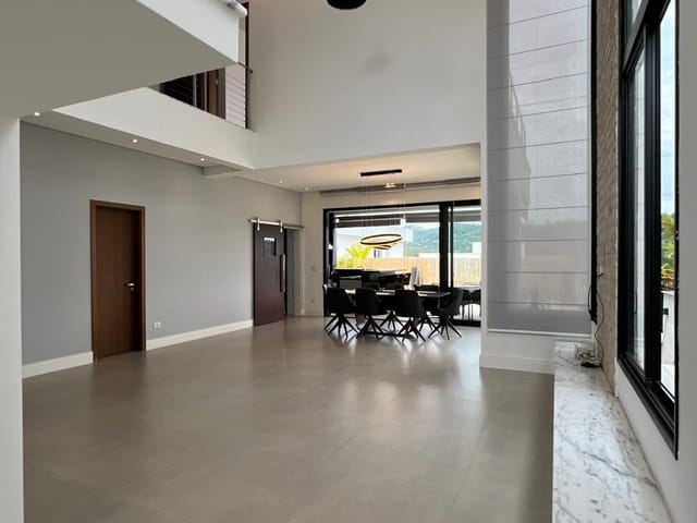 Casa com 420m² 4 quartos e 5 banheiros, à venda ou para alugar, no bairro Tamboré em Santana de Parnaíba