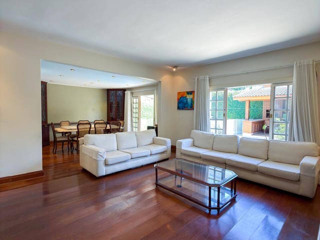 Casa com 360m² 4 quartos e 5 banheiros, à venda, no bairro Alphaville em Santana de Parnaíba
