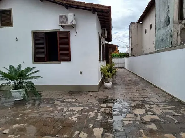 Casa 3 quartos e 2 banheiros, à venda, no bairro Parque Turf Club em Campos dos Goytacazes