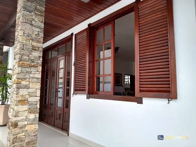 Casa 3 quartos e 2 banheiros, à venda, no bairro Parque Turf Club em Campos dos Goytacazes