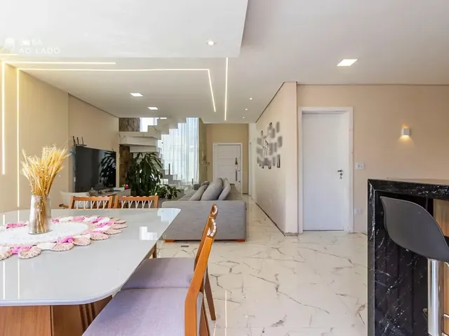 Casa 5 quartos e 3 banheiros, à venda, no bairro  Xaxim em Curitiba