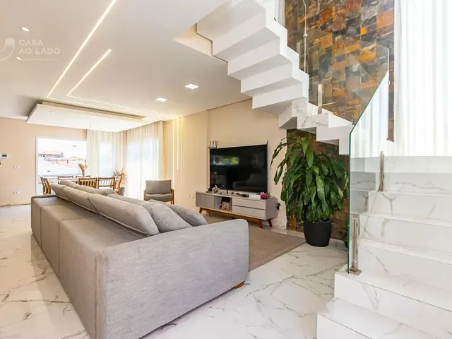 Casa 5 quartos e 3 banheiros, à venda, no bairro  Xaxim em Curitiba
