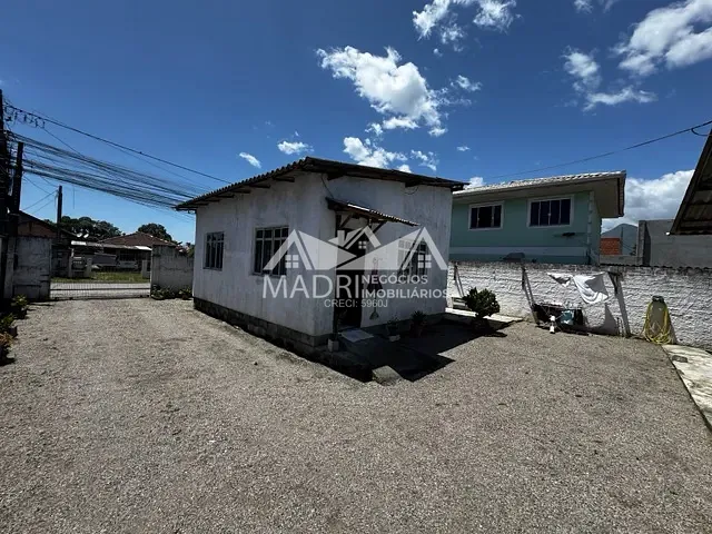 Casa 4 quartos e 3 banheiros, à venda, no bairro Barra do Aririú em Palhoça