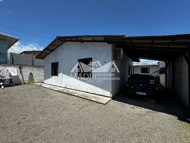 Casa 4 quartos e 3 banheiros, à venda, no bairro Barra do Aririú em Palhoça