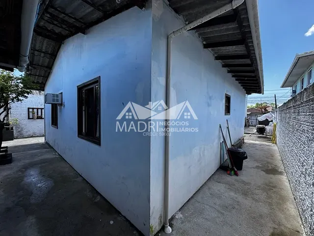 Casa 4 quartos e 3 banheiros, à venda, no bairro Barra do Aririú em Palhoça