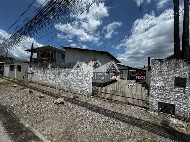 Casa 4 quartos e 3 banheiros, à venda, no bairro Barra do Aririú em Palhoça