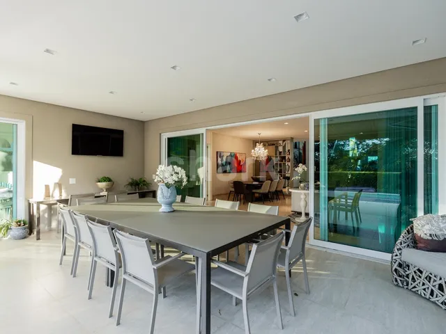 Casa com 520m² 4 quartos e 7 banheiros, à venda, no bairro Alphaville em Santana de Parnaíba