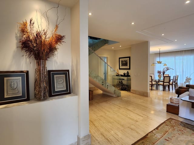 Casa com 490m² 4 quartos e 7 banheiros, à venda ou para alugar, no bairro Alphaville em Barueri