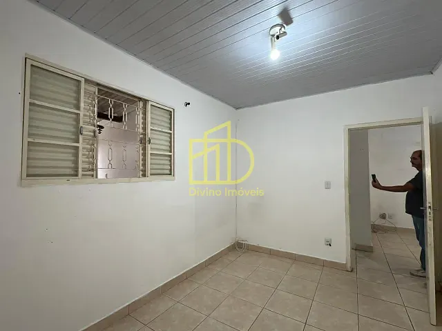 Casa com 288m² 3 quartos e 2 banheiros, para alugar, no bairro Vila Hortência em Sorocaba