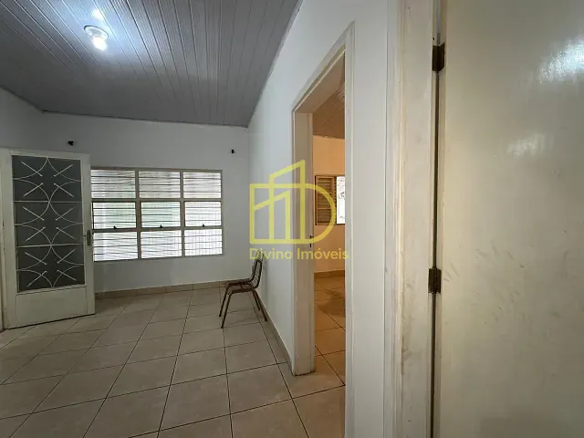 Casa com 288m² 3 quartos e 2 banheiros, para alugar, no bairro Vila Hortência em Sorocaba