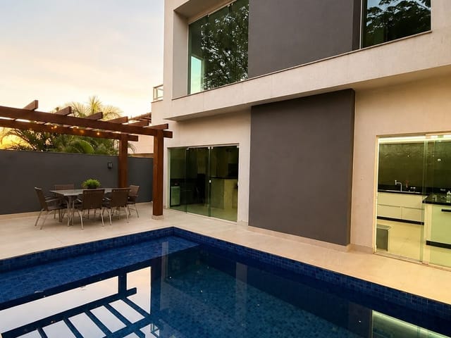 Casa com 316m² 3 quartos e 5 banheiros, para alugar, no bairro Esperança em Londrina