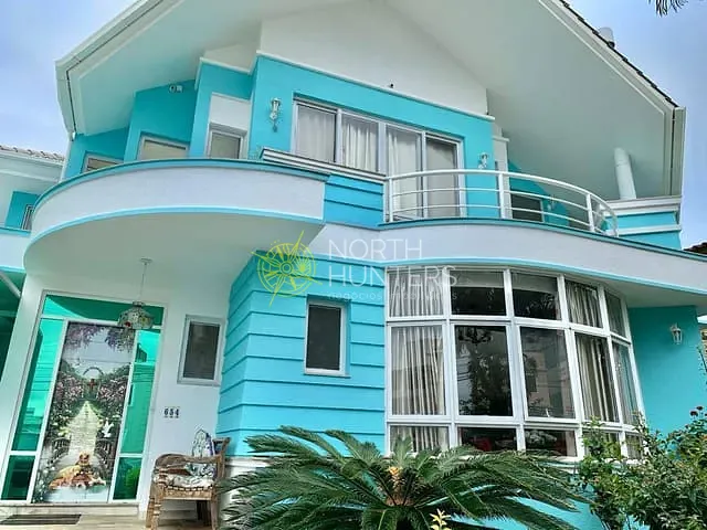Casa com 450m² 3 quartos e 5 banheiros, à venda, no bairro Jurerê em Florianópolis