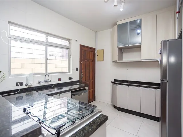 Casa 3 quartos e 3 banheiros, à venda, no bairro Jardim Botânico em Curitiba