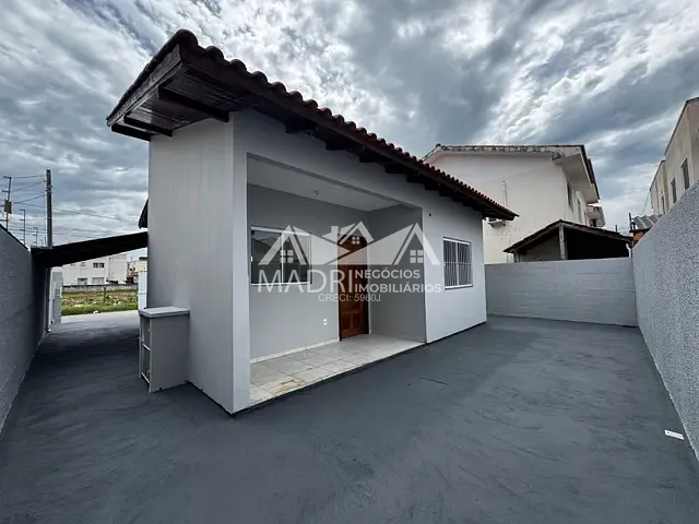 Casa 2 quartos e 1 banheiro, à venda, no bairro Barra do Aririú em Palhoça