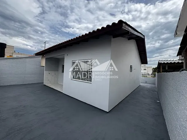 Casa 2 quartos e 1 banheiro, à venda, no bairro Barra do Aririú em Palhoça