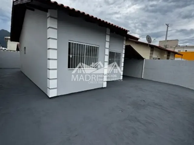 Casa 2 quartos e 1 banheiro, à venda, no bairro Barra do Aririú em Palhoça