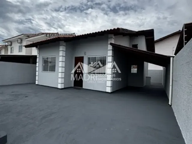 Casa 2 quartos e 1 banheiro, à venda, no bairro Barra do Aririú em Palhoça