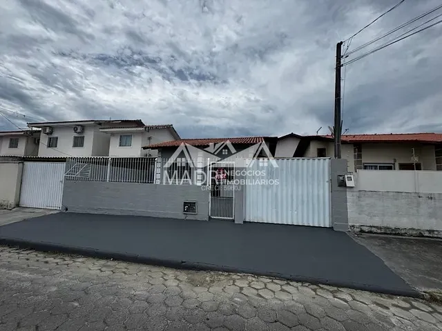 Casa 2 quartos e 1 banheiro, à venda, no bairro Barra do Aririú em Palhoça