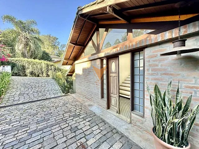 Casa com 1020m² 3 quartos e 5 banheiros, à venda ou para alugar, no bairro Chácara dos Lagos em Carapicuíba